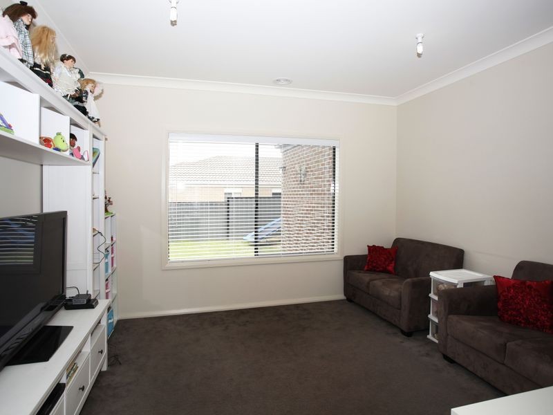 7 Michigan Grange, Pakenham VIC 3810