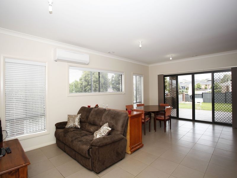 7 Michigan Grange, Pakenham VIC 3810