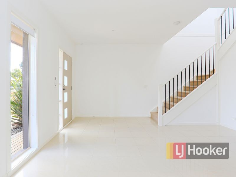 16 Dealbata Lane, Pakenham VIC 3810