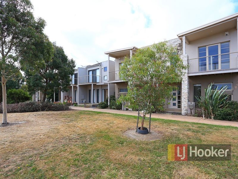 16 Dealbata Lane, Pakenham VIC 3810