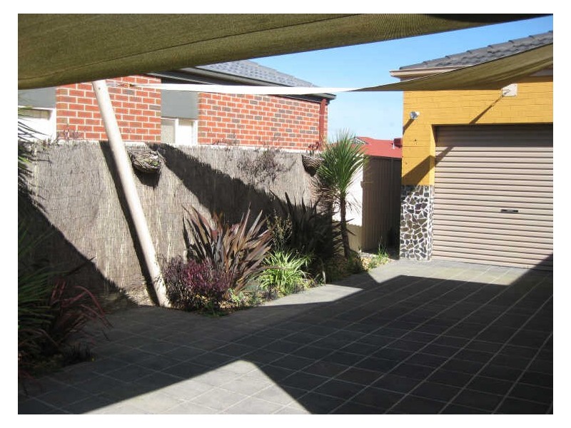 25 Bluehills Boulevard, Pakenham VIC 3810