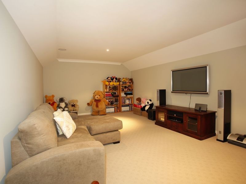 10 Michigan Grange, Pakenham VIC 3810