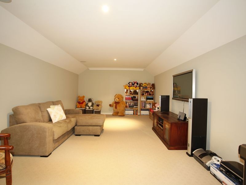 10 Michigan Grange, Pakenham VIC 3810