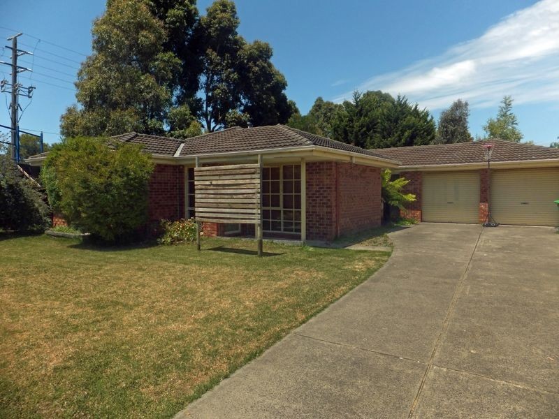 13 Duncan Drive, Pakenham VIC 3810