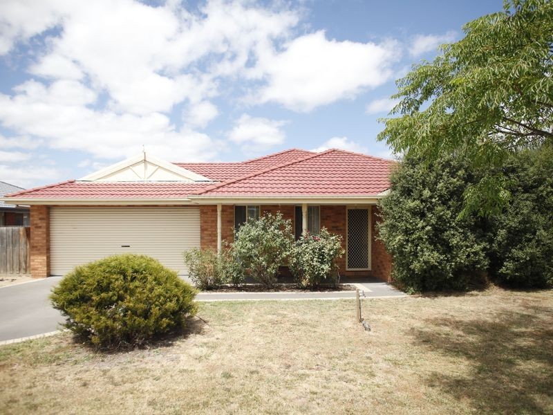 4 Watts Terrace, Pakenham VIC 3810