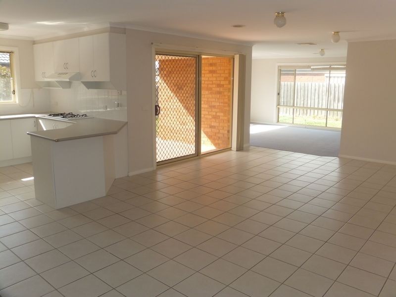 4 Watts Terrace, Pakenham VIC 3810