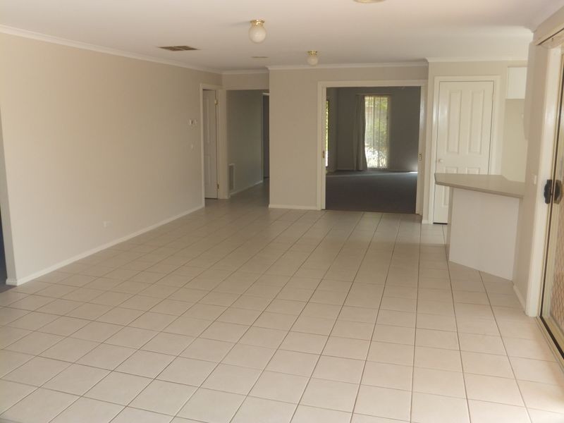 4 Watts Terrace, Pakenham VIC 3810