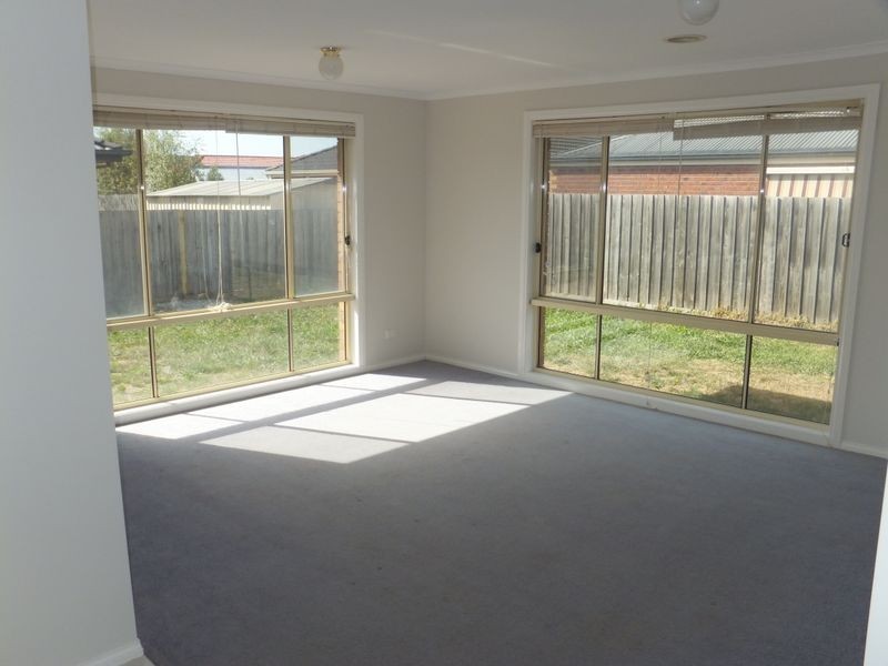 4 Watts Terrace, Pakenham VIC 3810