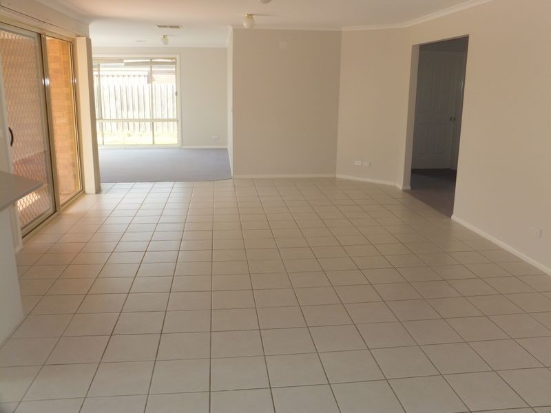 4 Watts Terrace, Pakenham VIC 3810