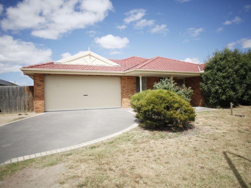4 Watts Terrace, Pakenham VIC 3810
