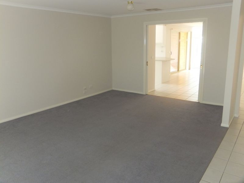 4 Watts Terrace, Pakenham VIC 3810