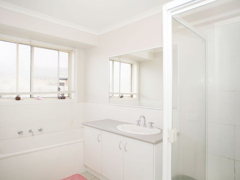 4 Watts Terrace, Pakenham VIC 3810