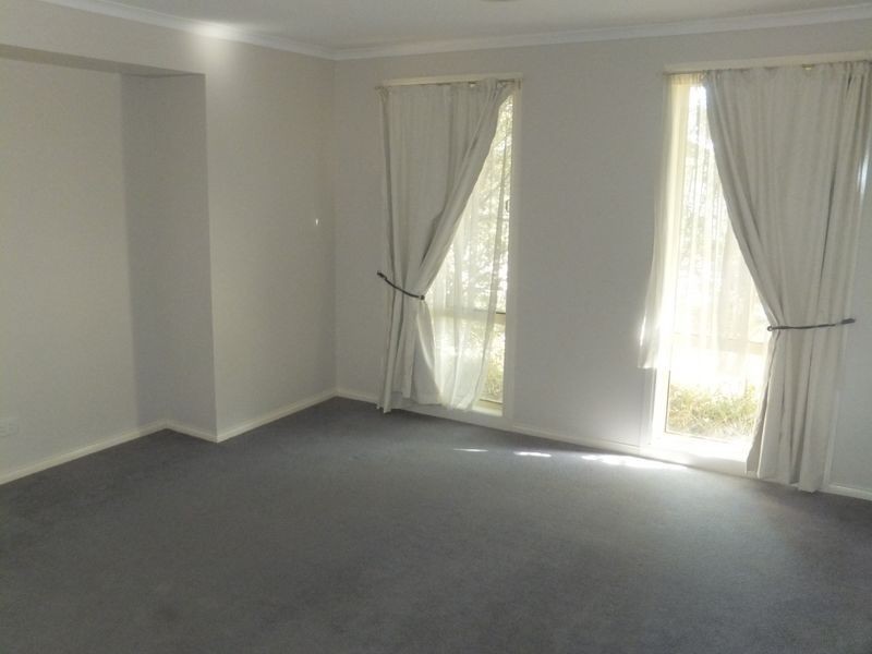 4 Watts Terrace, Pakenham VIC 3810