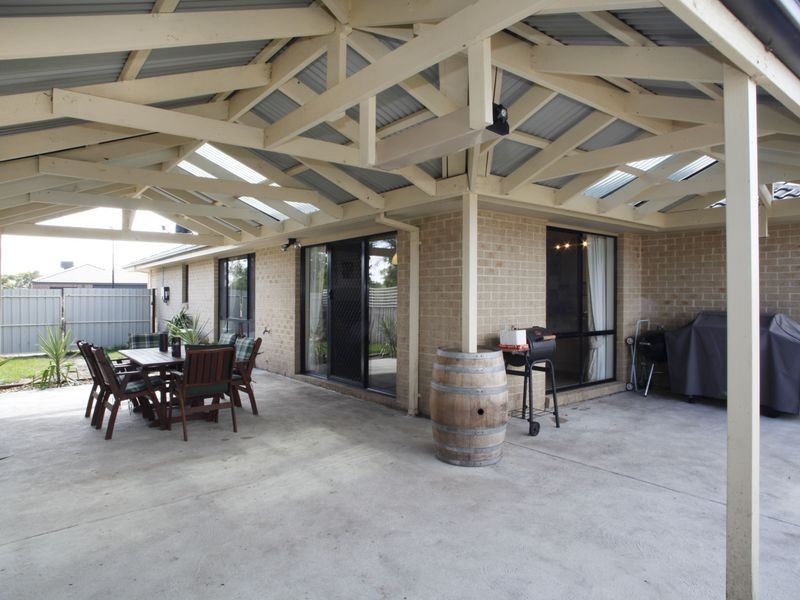 11 Barnes Way, Koo Wee Rup VIC 3981