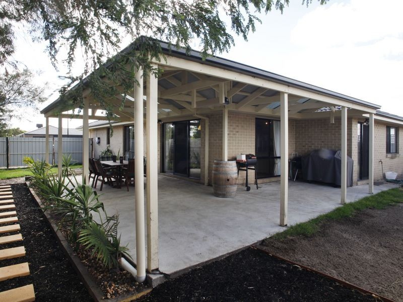 11 Barnes Way, Koo Wee Rup VIC 3981