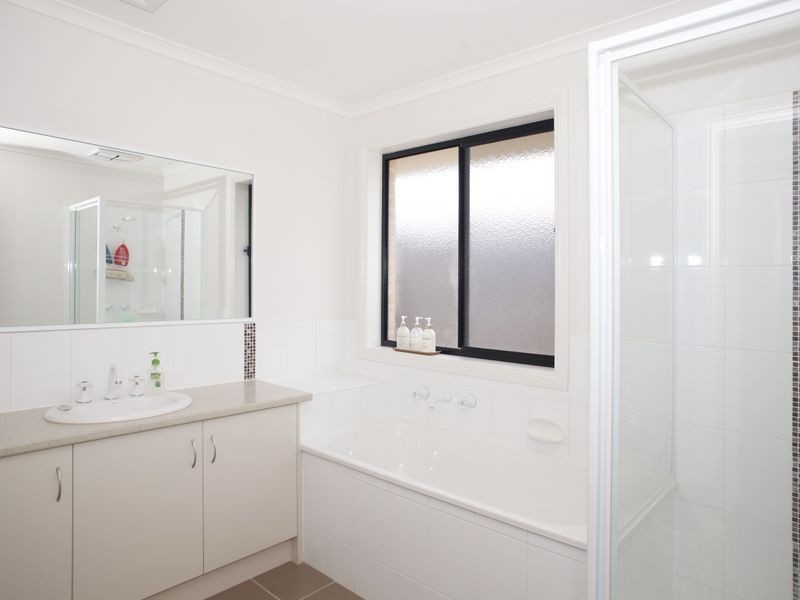 11 Barnes Way, Koo Wee Rup VIC 3981