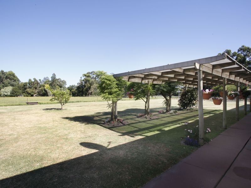 18 Oaktree Drive, Pakenham VIC 3810