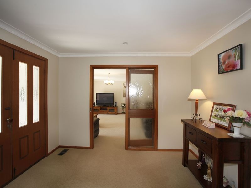 18 Oaktree Drive, Pakenham VIC 3810