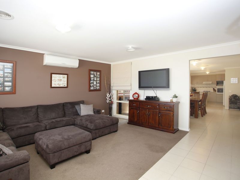 49 Tuscany Rise, Pakenham VIC 3810