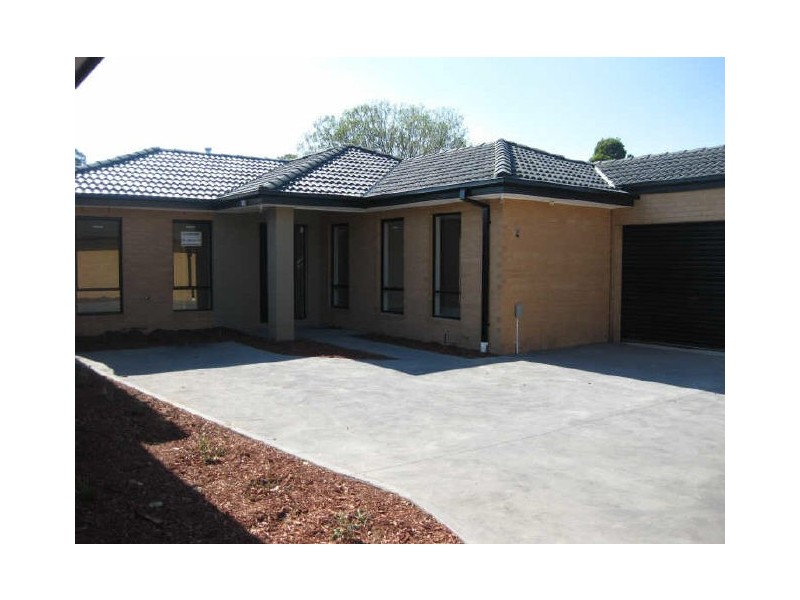 2/30 Grand Central Boulevard, Pakenham VIC 3810