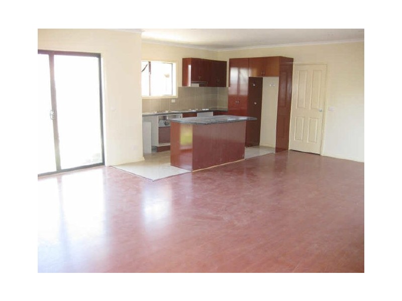 2/30 Grand Central Boulevard, Pakenham VIC 3810