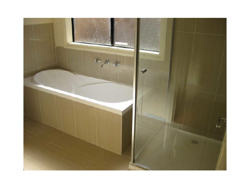 2/30 Grand Central Boulevard, Pakenham VIC 3810