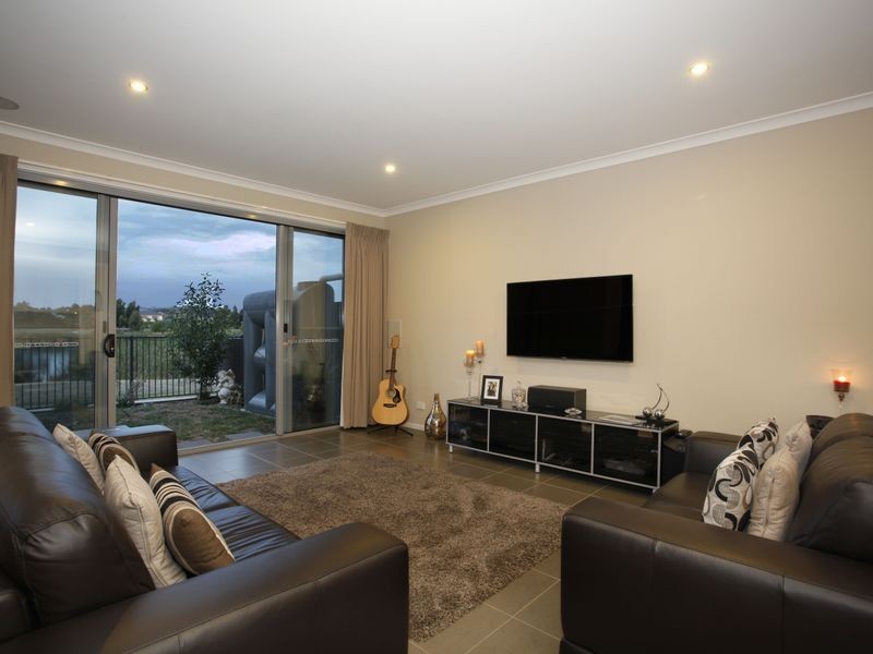 7 Albatross Drive, Pakenham VIC 3810