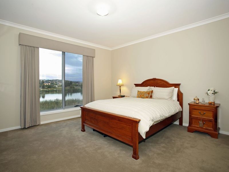 7 Albatross Drive, Pakenham VIC 3810