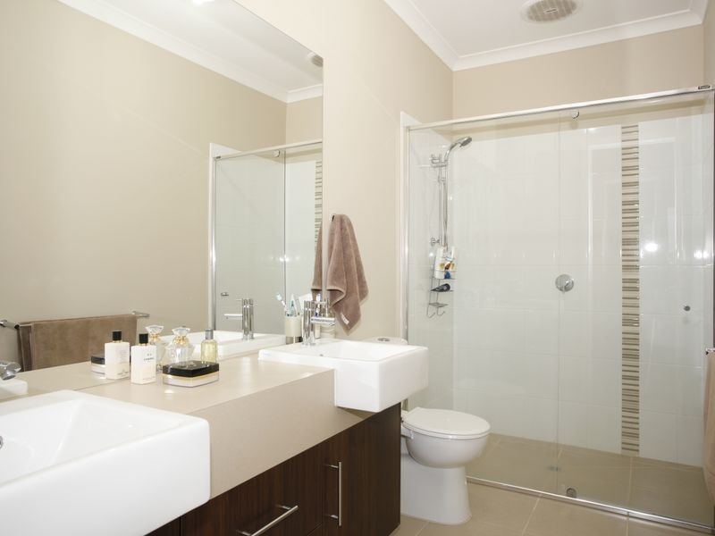 7 Albatross Drive, Pakenham VIC 3810