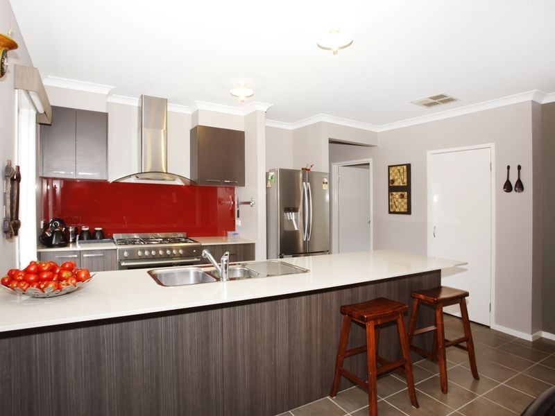 42 Everly Circuit, Pakenham VIC 3810