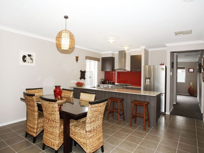 42 Everly Circuit, Pakenham VIC 3810