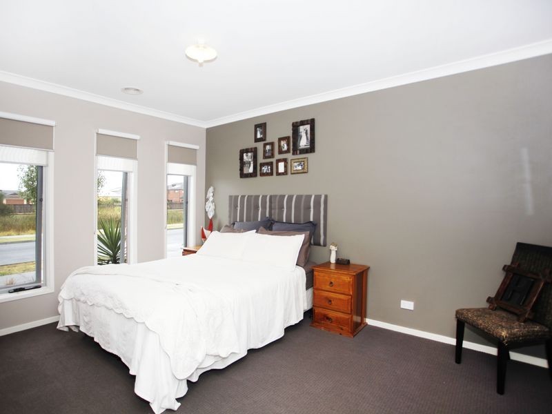 42 Everly Circuit, Pakenham VIC 3810