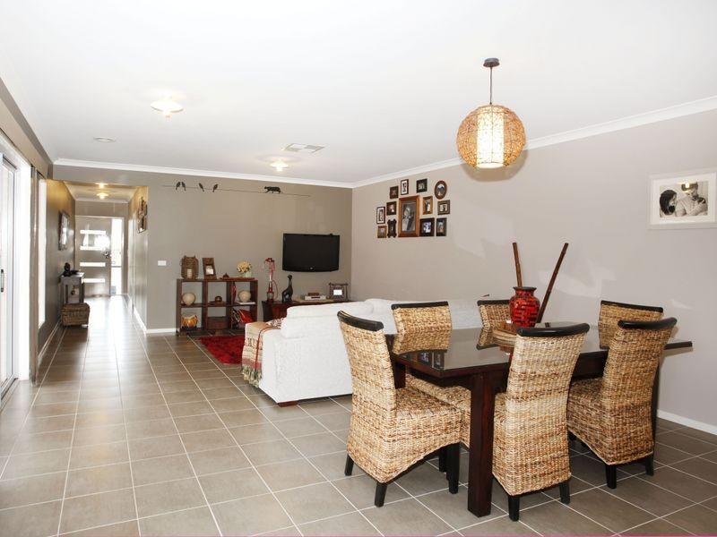 42 Everly Circuit, Pakenham VIC 3810