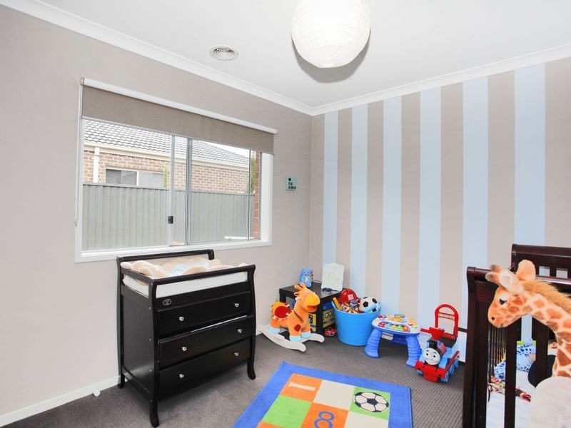 42 Everly Circuit, Pakenham VIC 3810