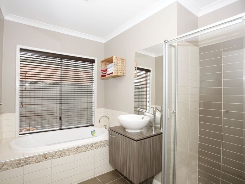 42 Everly Circuit, Pakenham VIC 3810