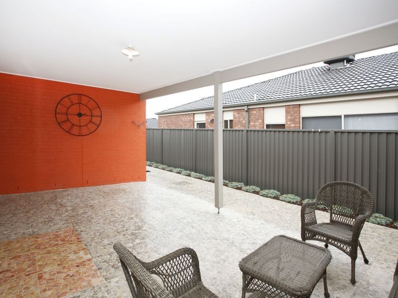 42 Everly Circuit, Pakenham VIC 3810