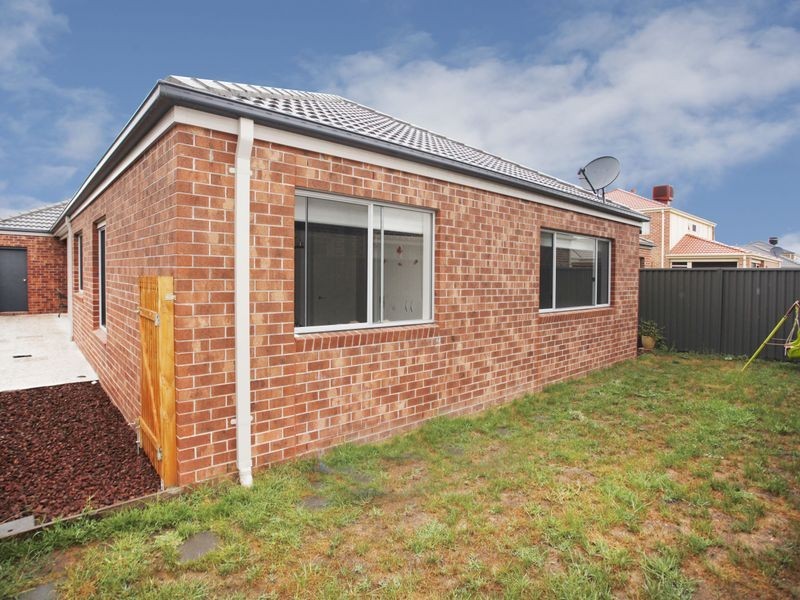 42 Everly Circuit, Pakenham VIC 3810