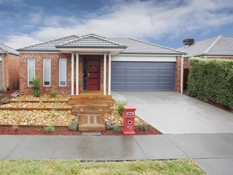 42 Everly Circuit, Pakenham VIC 3810