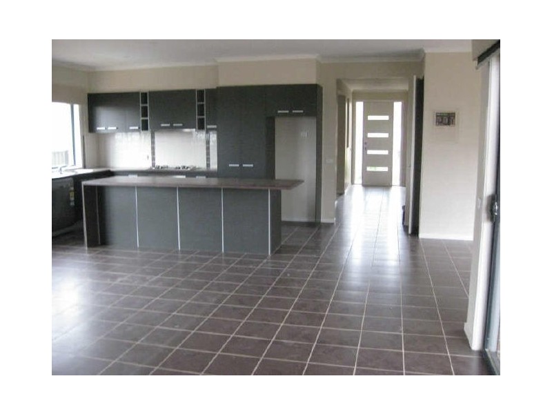 12 Michigan Grange, Pakenham VIC 3810