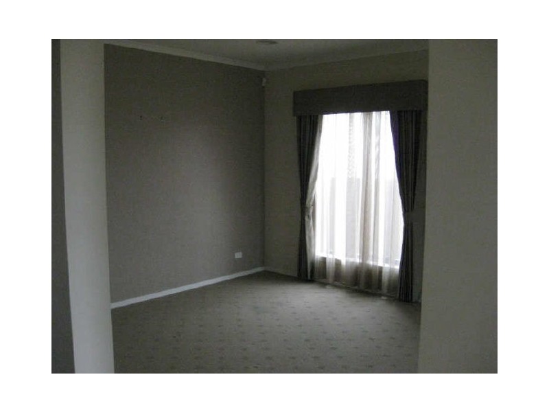 12 Michigan Grange, Pakenham VIC 3810