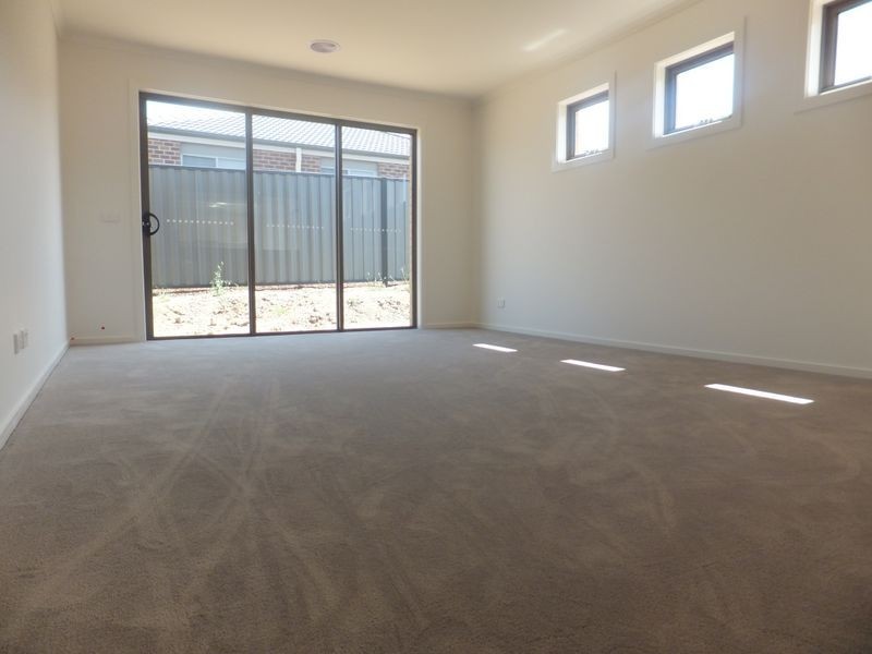 5 Taunton Drive, Pakenham VIC 3810