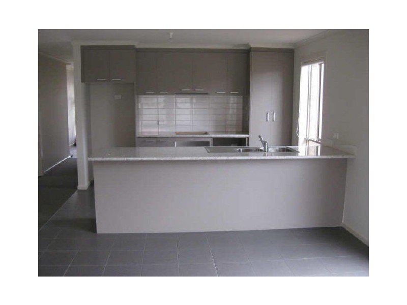 52 Sandalwood Drive, Pakenham VIC 3810