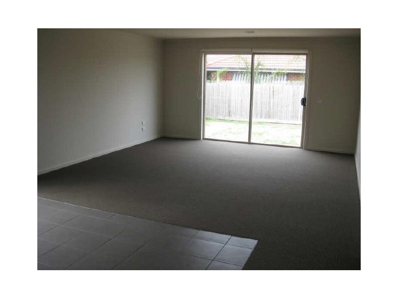 52 Sandalwood Drive, Pakenham VIC 3810