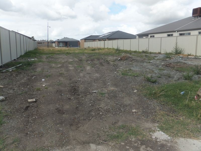 28 Warbler Street, Pakenham VIC 3810