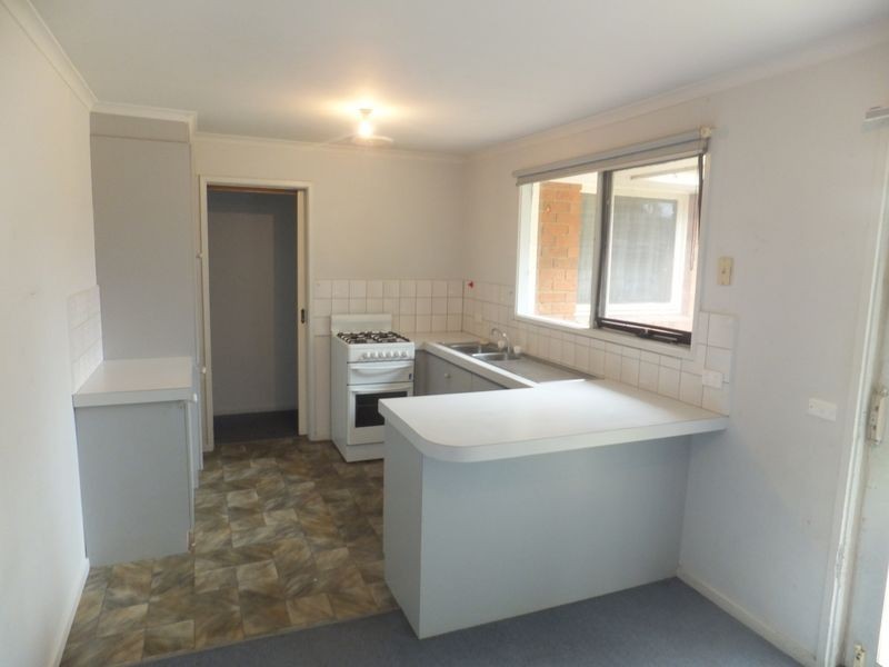 18 Smethurst Avenue, Pakenham VIC 3810