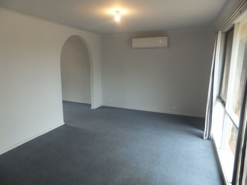 18 Smethurst Avenue, Pakenham VIC 3810