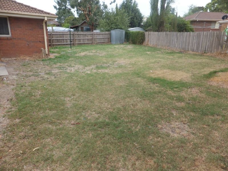 18 Smethurst Avenue, Pakenham VIC 3810