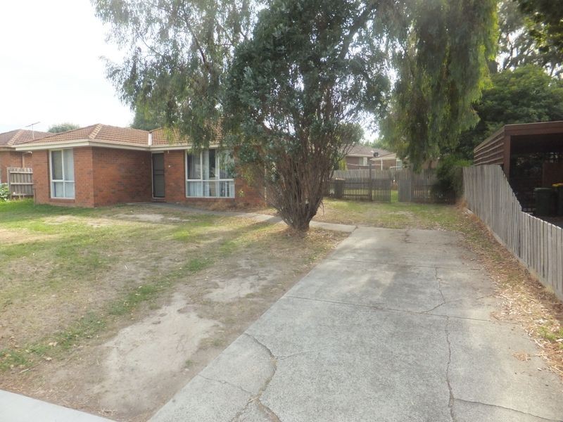 18 Smethurst Avenue, Pakenham VIC 3810