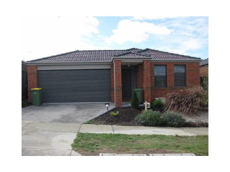 16 Huron Parkway, Pakenham VIC 3810