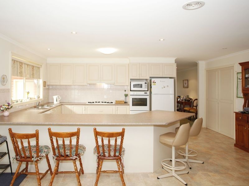 13 Pioneers Crescent, Pakenham VIC 3810